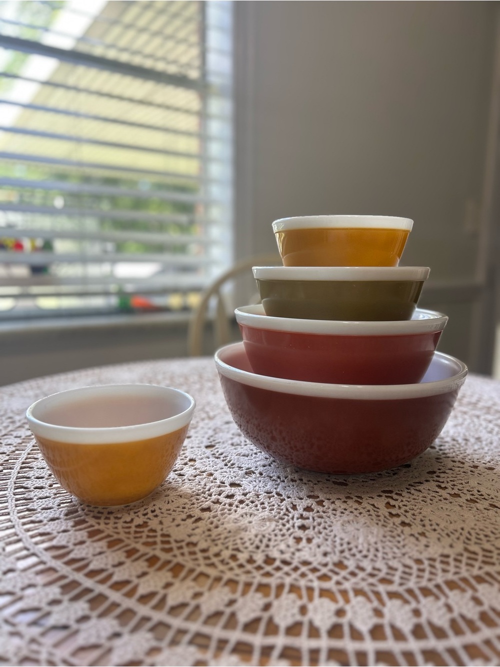 Pyrex Fall Americana Nesting Bowl 5pc Set 401-404 with bonus bowl